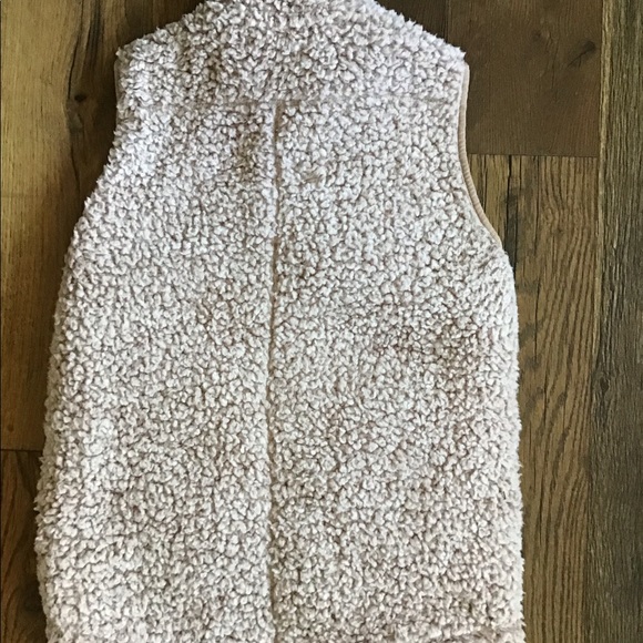 Cozy vest by Thread & Supply - Picture 3 of 3